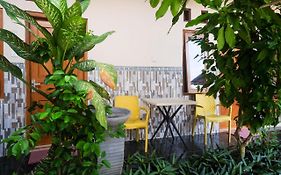 RedDoorz Syariah near Flyover Palur